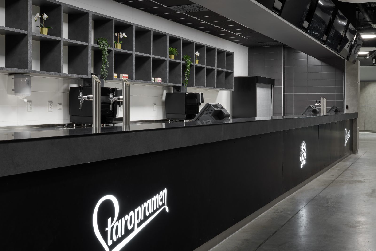 O2 Aréna barová kamenná deska s logem Staropramen